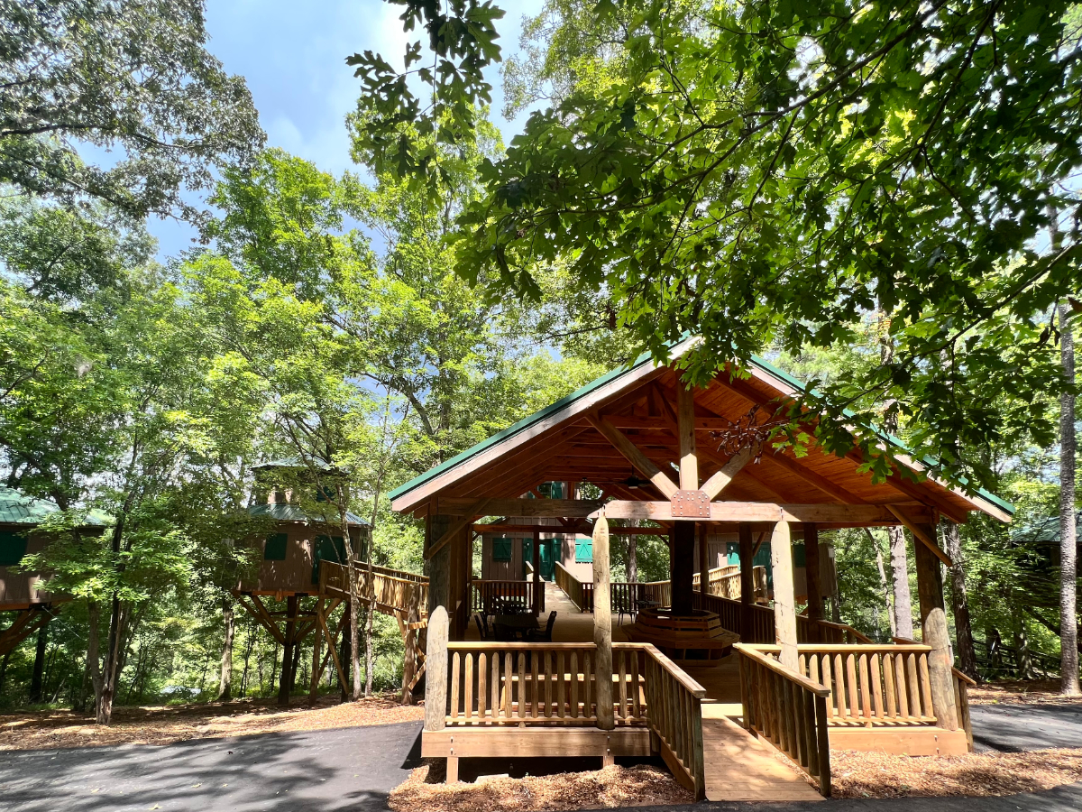 pool side treehouse a banning mills